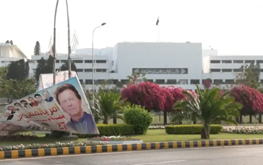 رئيس الوزراء الباكستاني' خان' يقترح على الرئيس حل البرلمان بعد رفض اقتراح حجب الثقة