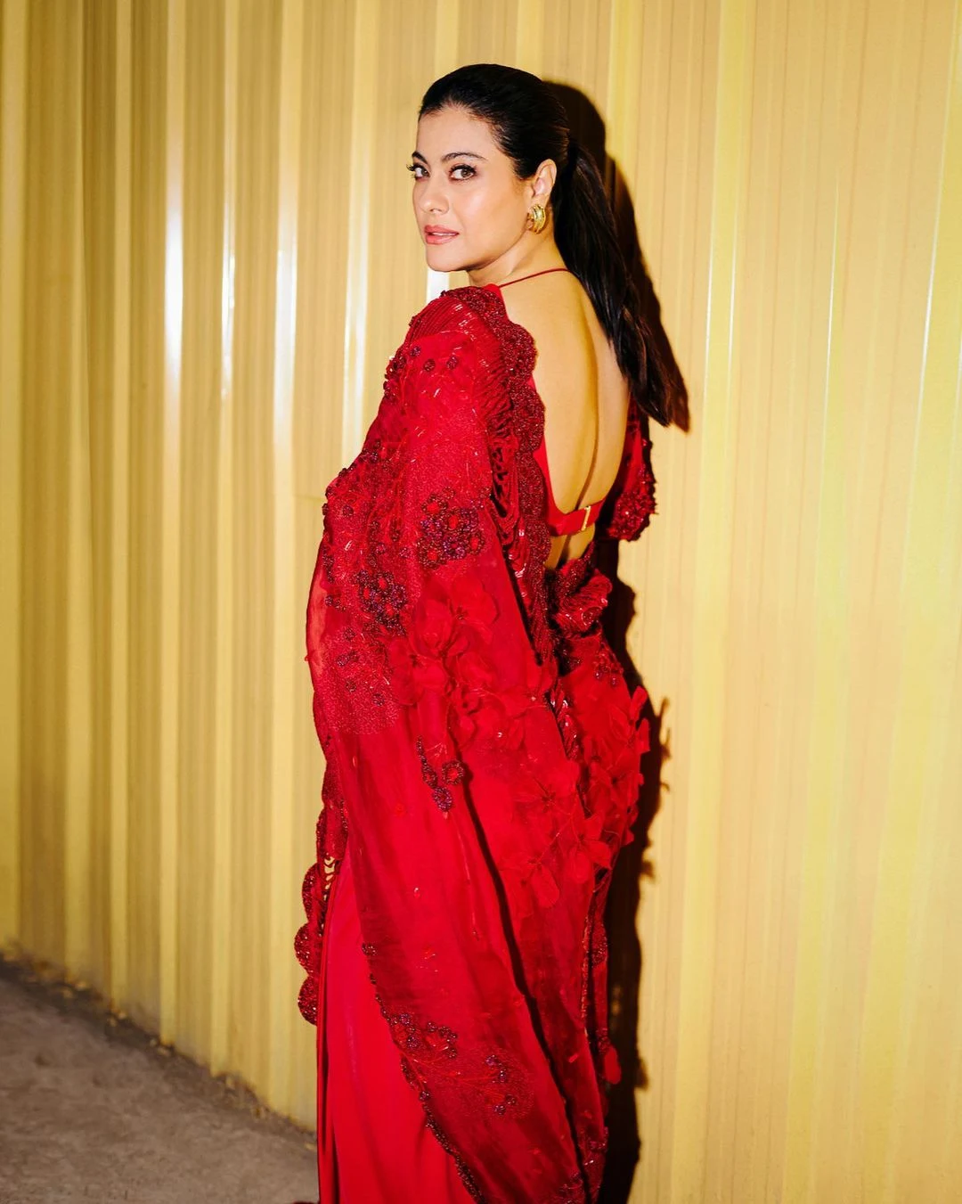 Bollywood Kajol Devgan stunning Looks in red Saree Pics