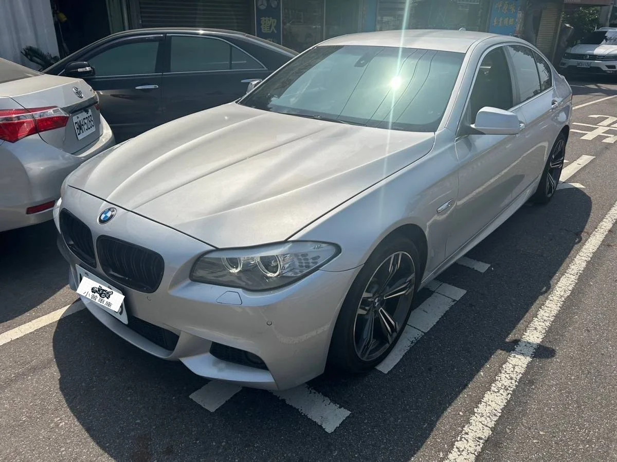 BMW F10 520d 線上估車高價收車成功    上個月有一台BMW 520d 收購成功，這個月也多了一台 BMW 520d!!!    南部林先生這一台比較特殊些 ，因為這台 BMW 520d 是銀色也就是不對色 ，里程更高跑了20萬公里 ，待修的項目也有一些。所以林先生知道這台車幾乎放推狀態，應該很少中古車商願意收購他的愛車 。    多問幾家發現沒什麼車商理他 ，之後終於問到我們 ，我們網路估價估算出一個合理的價格 ，林先生覺得終於有人願意買他的車而且價格還能看，就馬上和我們預約南下估車。    小曾團隊為什麼敢收520d呢? BMW二手老車本來就容易壞 ，BMW柴油車二手更容易壞 ，到底是為什麼呢? 因為我們知道怎麼整理 、客人多 ，加上薄利多銷的概念 ! 所以敢收敢拚敢衝 。要不是車的條件和市場需求不同，不然這台車開起來蠻順暢也好開，回來整理之後就可以賣人了 !!    以下是我們當天估車的照片 ，馬上就現金給林先生把車開走了 !! 超讚 !!謝謝林先生力挺 !!! 如果大家有BMW 520d柴油車需要線上估價、到府估車，我們都可以[快速、準確、高價]的處理您的愛車!!