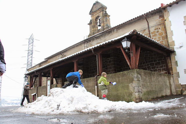 La ermita de Santa Águeda durante la nevada de 2015