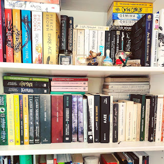 @bookellenic bookshelf instagram