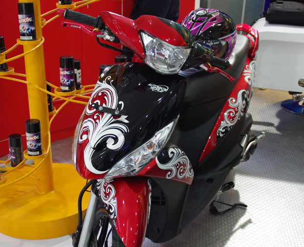 Modifikasi motor matic mio j warna merah