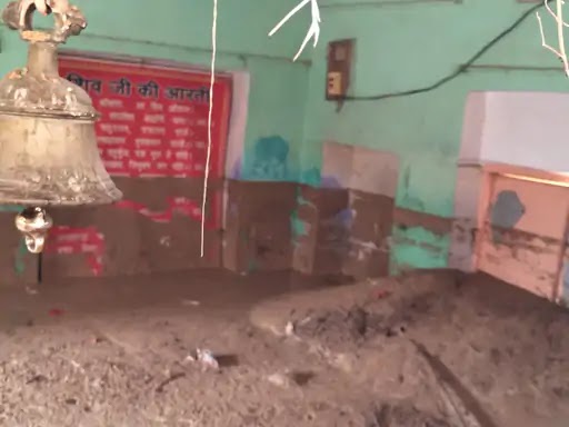 जयपुर में तेज बारिश के साथ आई मिट्टी में दबे मंदिर-ऑटो, पीने के पानी की हुई किल्लत 