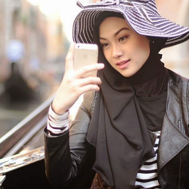  Foto Indah Nada Puspita, Hijaber Fashionable Ala Luar Negeri 2014