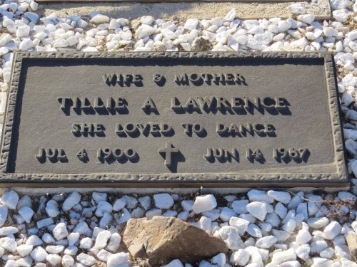 QuartzsiteCemetery%252526HiJollyMonument-9-2014-01-1-19-02.jpg