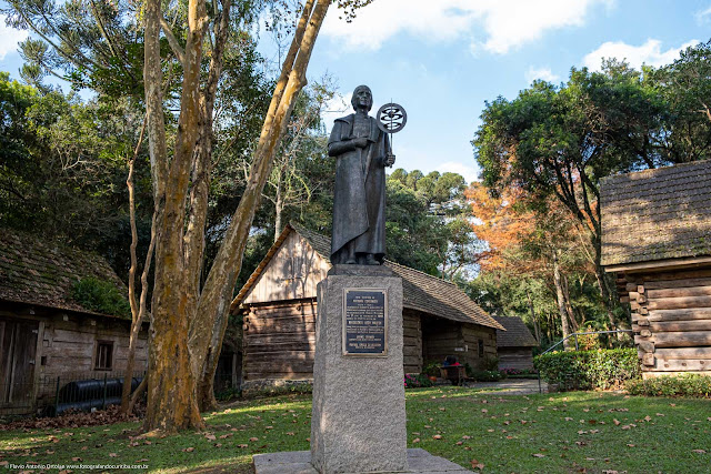 Estátua de Nicolau Copérnico no Bosque João Paulo II.