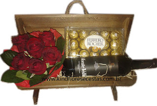 http://www.kindfloresecestas.com.br/Cesta-de-Vinho-Flor-e-Chocolate-/prod-2386106/