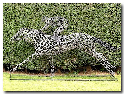 amazing horseshoes sculptures Seen On www.coolpicturegallery.net