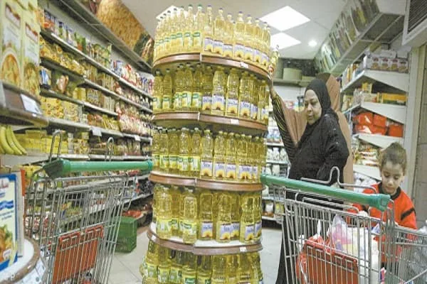 الحكومة المصرية تلزم المصنعين بطباعة السعر على العبوات في ظل تراجع التضخم واقتراب رمضان