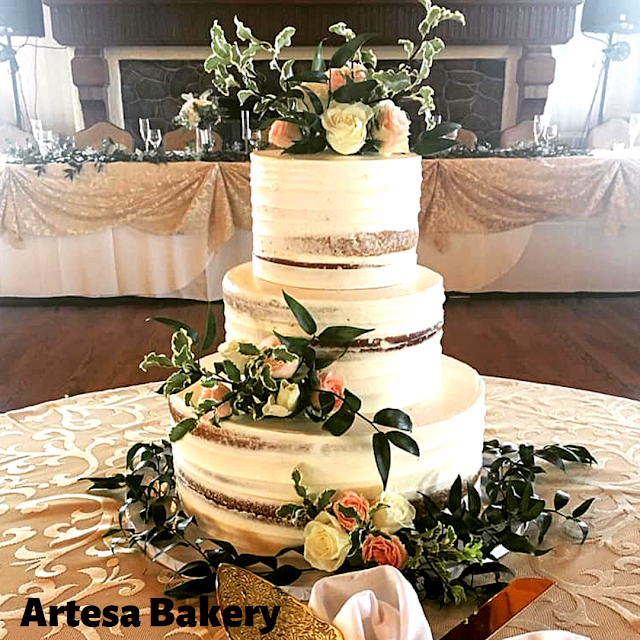 Picture Perfect Rustic Wedding Cake by Mikayla Machlet of Artesa Bakery image courtesy of Artesa Bakery