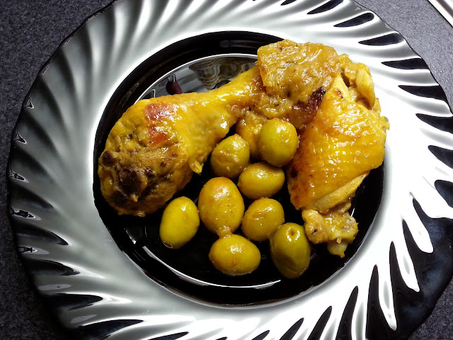 Tajine de poulet au citron confit et aux olives vertes - Tajine di pollo al limone confit e alle olive verdi