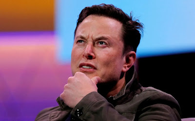 Elon Musk’s Twitter is facing a steep slump in ad revenues this year, according to this forecast