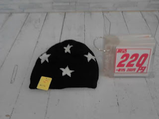 中古品　ブラック　星柄　ニット帽　２２０円