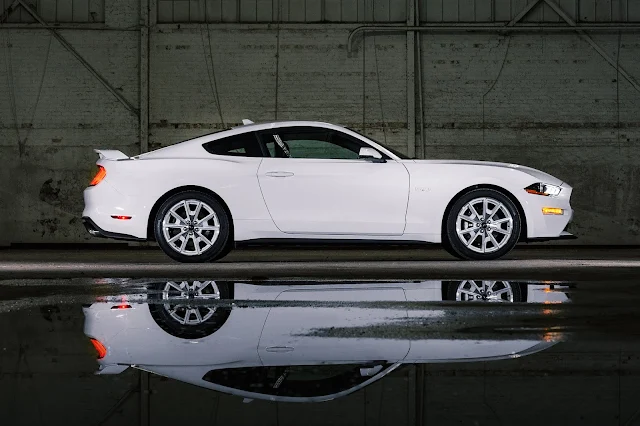 Mustang Ice White Cool Edition / AutosMk