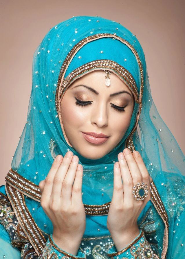 Download this Muslim Girls Praying picture