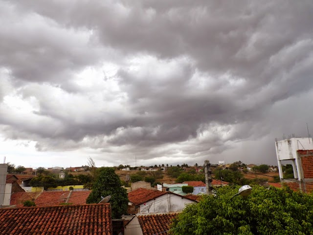 CHUVA DE 51mm ATINGE A CIDADE DE CARNAIBA