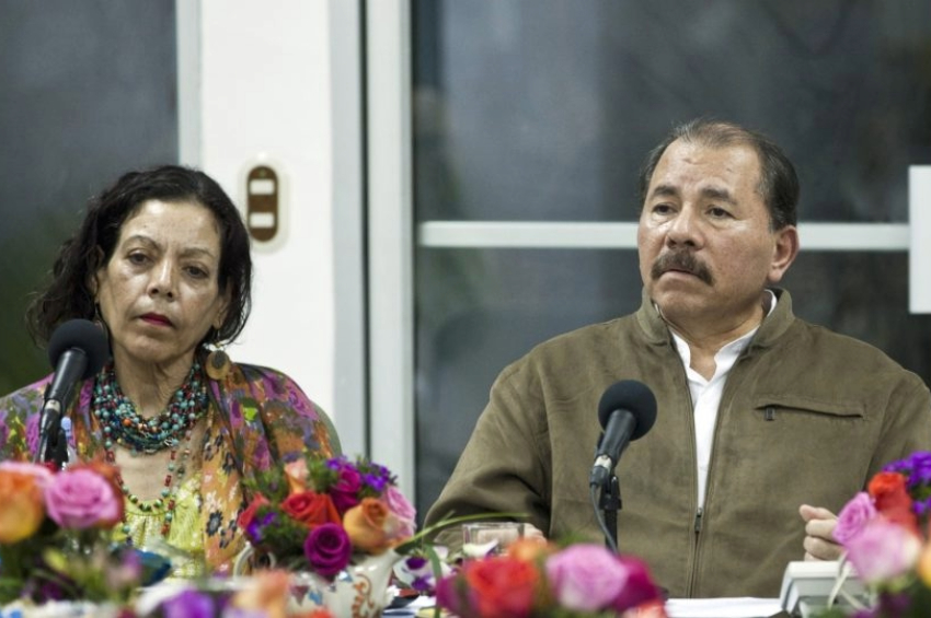 O ditador Daniel Ortega e sua esposa, a vice-presidente Rosario Murillo | Foto: Fernanda LeMarie/Ministério das Relações Exteriores do Equador/Wikimedia Commons