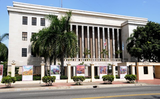 Ingeniero construyó edificio para él con dinero haría escuela