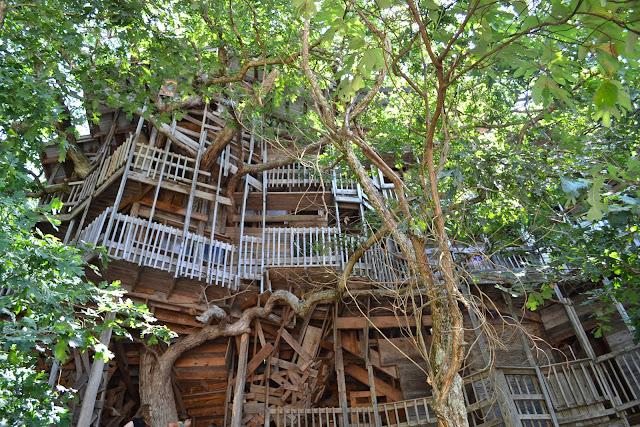 world's largest treehouse crossville tennessee