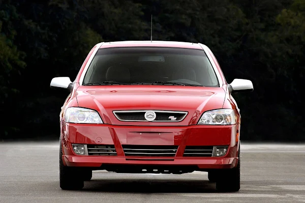 Chevrolet Astra SS 2006-2008 preto e vermelho