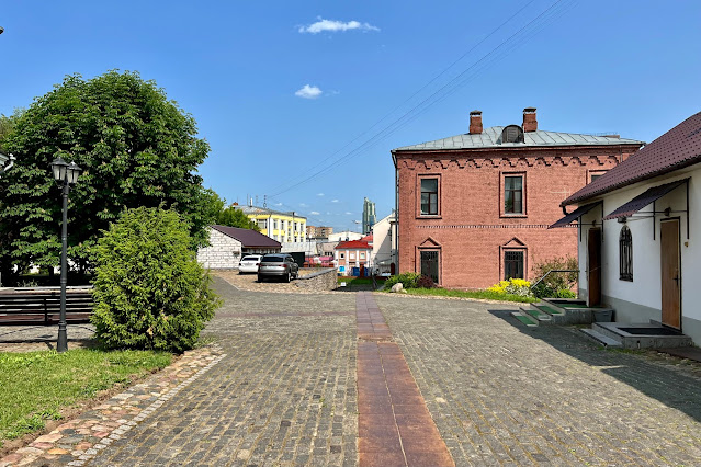 Рабфаковский переулок, территория храма Николая Чудотворца в Покровском