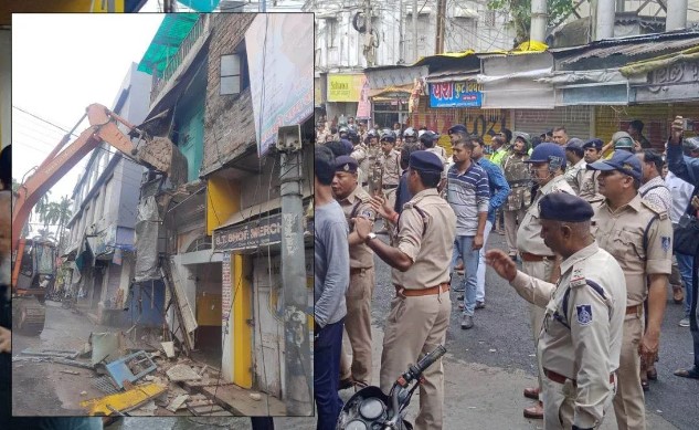 महाकाल की सवारी के दौरान भक्तों पर थूकने वाले युवकों पर कार्रवाई, ढोल-नगाड़ों के साथ घर तोड़ने पहुंचा बुलडोजर - Jai Mahakal