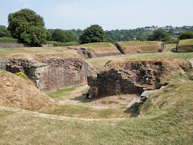 Wales, Roman Amphitheatre of Caerleon (Isca)    by E.V.Pita /   http://evpitapictures.blogspot.com/2015/04/wales-roman-amphitheatre-of.html   /  Gales, anfiteatro de Caerleon (Isca)   por E.V.Pita