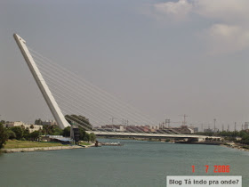 Puente del Alamillo no rio Guadalquivir