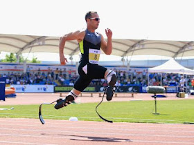 Pistorius running on his two carbon fiber prosthetic blades.