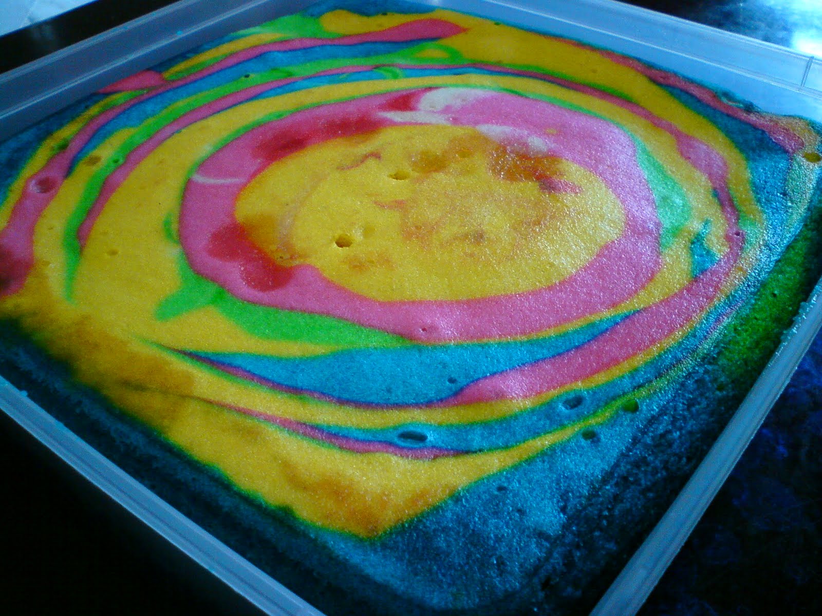 Gula Hangus ( 002177897 - D ): Apam Pelangi Dalam Bekas 