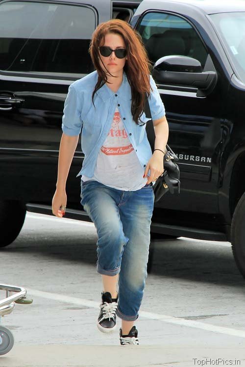 Kristen Stewart Hot Photos in Tight Jeans 2