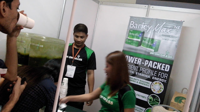 During Bloggys which was held as of this writing, October 21, 2015 in SMX Taguig, one of the brands there was Sante Barley Max NZ. I love things health-related so it is one of the interesting booths for me.
