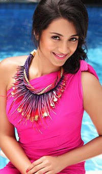 Smiling-tamil-telugu-actress-Trisha-in-beautiful-pink-dress