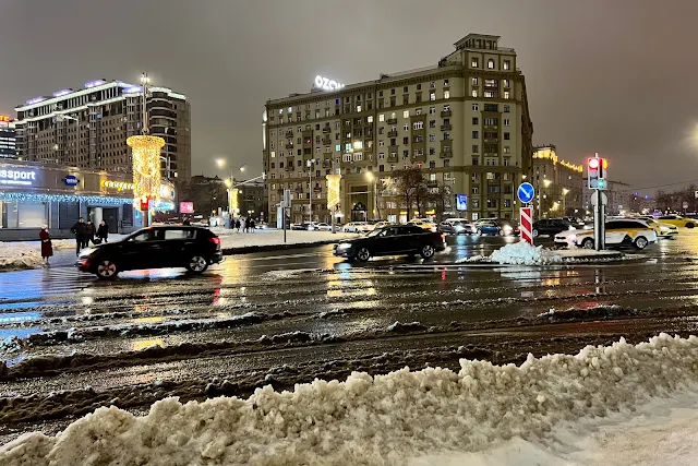 Конюшковская улица, улица Новый Арбат, площадь Свободной России