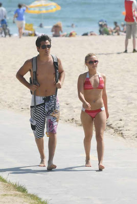 Actress Hayden Panettiere BIKINI Pics from beach candids, Malibu with Boy Friend
