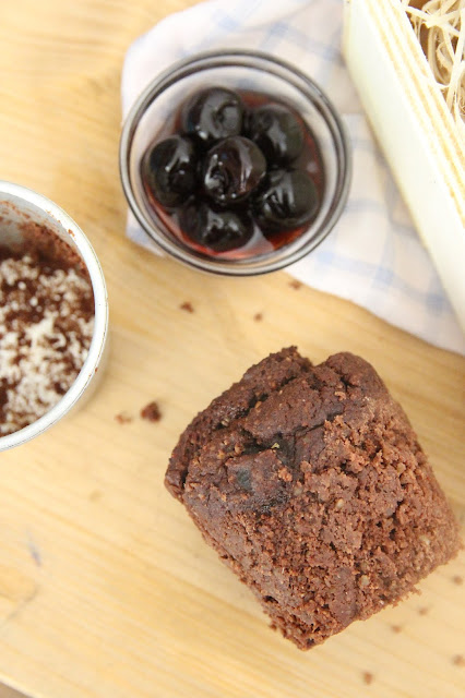 Cuillere et saladier : Muffins au chocolat et cerises amarena (vegan)