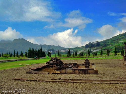 Reruntuhan di Komplek Candi Arjuno