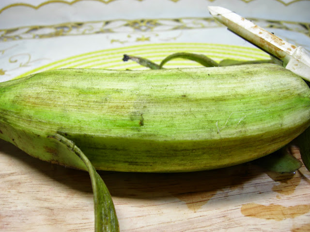 Peeling the plantain