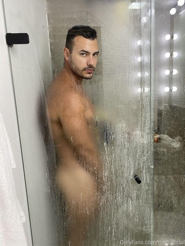 tian en la ducha