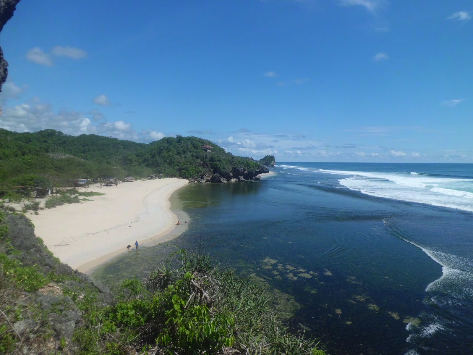 Indahnya Pantai  Sundak Di Gunungkidul Yogyakarta 