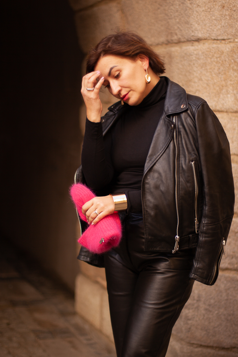 leather trousers,spring outfit,total black look,black leather trousers,leather jacket,kobieta po 40ce, 40+ blog