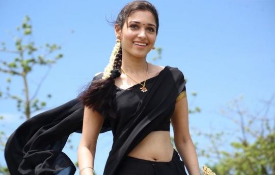 tamanna half saree from kanden kadhali latest photos