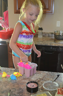 Erin Traill, diamond beachbody coach, clean eating for kids, clean yogurt smoothie popsicles, healthy kids, summer recipe, healthy summer recipe, weight watchers, fit family, fit mom, pittsburgh