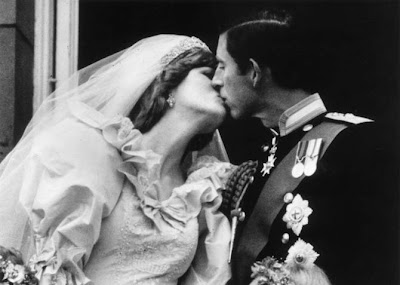 Drew Barrymore, Duke of Cambridge and Catherine, Photogallery, Prince William, Royal Kiss, Shakira, Shakira kisses Barcelona player Gerard Pique, Will Kopelman, Christian Bale, Sibi Bale, Princess Annemarie Gualtherie, Prince Carlos de Bourbon de Parme, David Hasselhoff, Pamela Anderson, Kristen Chenoweth, Sean Hayes, Kyra Sedgwick, Kevin Bacon, Meryl Sctreep, Sandra Bullock, Halle Berry, Jamie Foxx, Jade Goody, Jack Tweed, Briana Evigan, Robert Hoffman, Nicolas Sarkozy, Carla Bruni-Sarkozy, Sandra Bullock, Scarlett Johansson, Peter Andre, Katie Price, Britney Spears, Madonna, Christina Aguilera, Hans Klok, Kiss Kiss Festival, Amy Winehouse, Sandra Echeverria, Damian Bichir, Harry kisses, Chelsy Davey, Oliver Berben, Florentine Lahme, Jada Pinkett-Smith, Will Smith