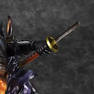 Figura King WA-MAXIMUM One Piece MegaHouse con alas y versión dañada