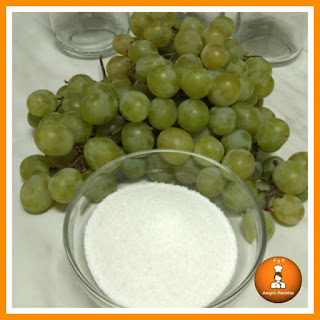 Conservar-uvas-en-almibar-Ingredientes