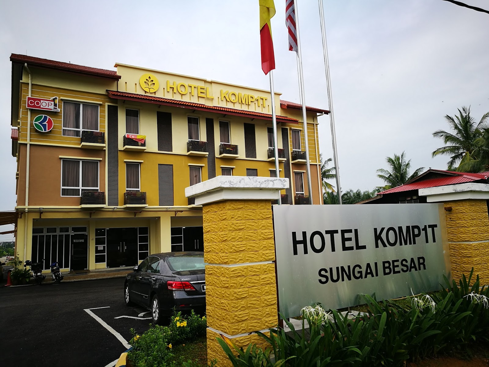 Hotel Komp1t, Sungai Besar, Selangor - Crazy About Dinosaurs