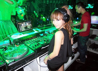 Nữ DJ 9X  Trung Quốc xinh đẹp “nổi đình nổi đám"