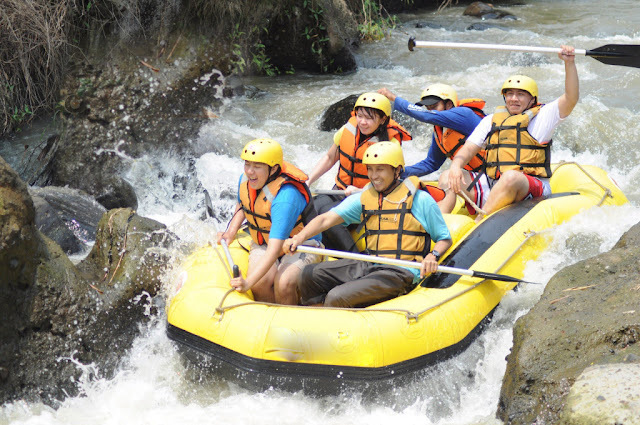 rafting bogor, rafting di bogor, rafting murah bogor, paket rafting bogor, rafting cisadane bogor, arung jeram bogor, paket rafting murah bogor