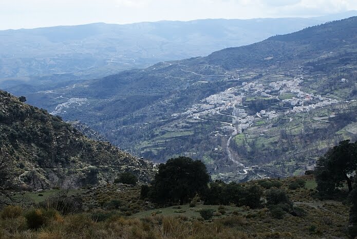 Sendero de las Encinas with Mecina Bombarón and El Golco in the background - photo: casa rural El Paraje